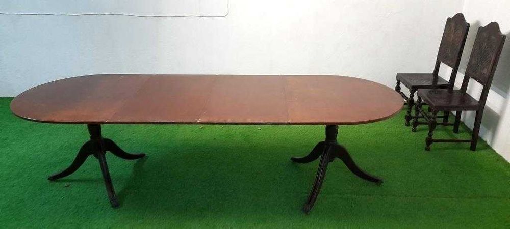 Mesa de Sala c/ Cadeiras (em mogno)
