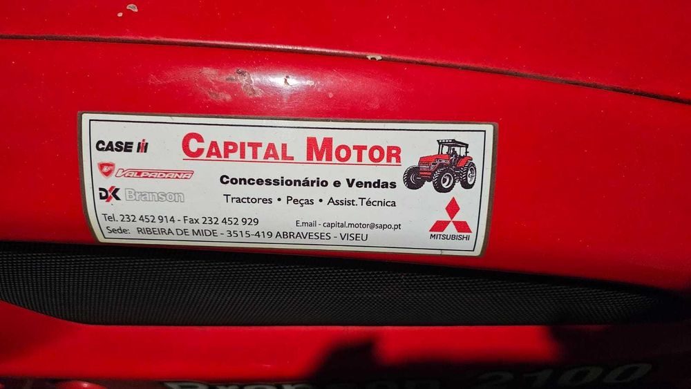 Trator Branson 2100 (587 horas)