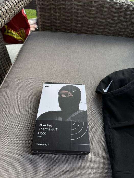 Czarna kominiarka sportowa Nike Pro, uniwersalna, nowa
