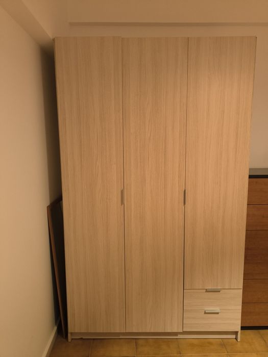Roupeiro 3 portas bege em madeira