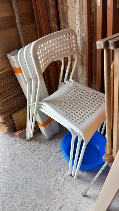 Stoły i krzesła ogrodowe-plastikowe-kilka sztuk