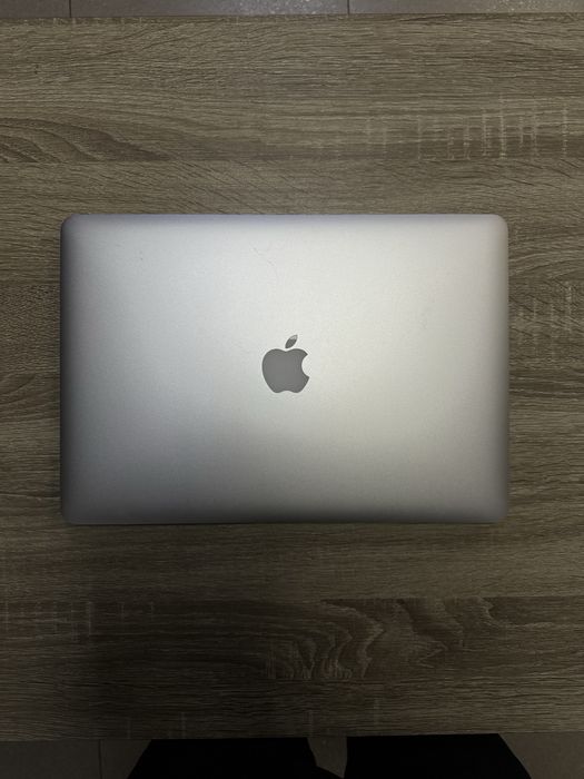 MacBook Pro 15.4 дюйми 2015 року 256 ssd 16 ram