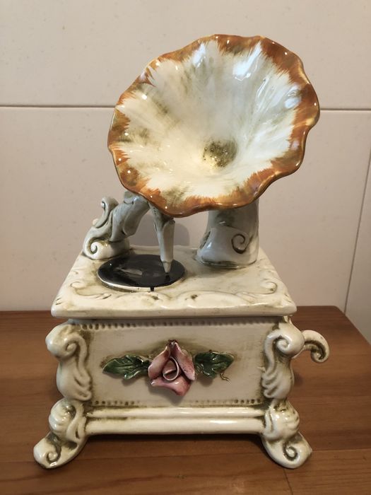 Porcelana  Italiana Decorativa ano 77