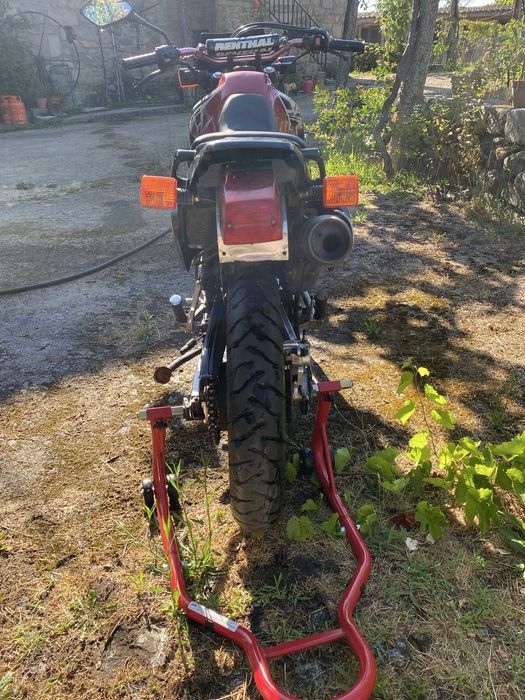 Yamaha XT 600 Vermelha