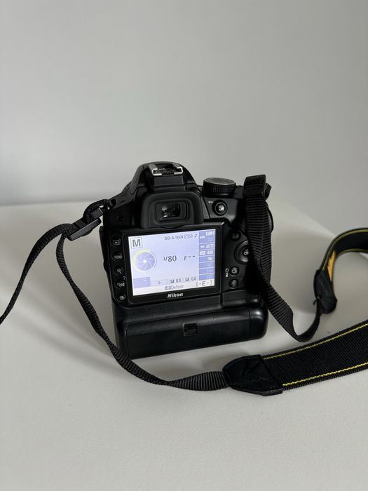 Nikon D3200, com pouco uso