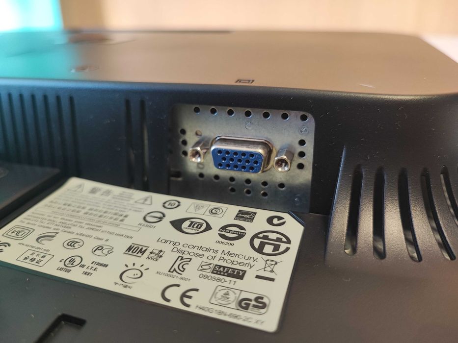 Monitor HP LE1851w em preto