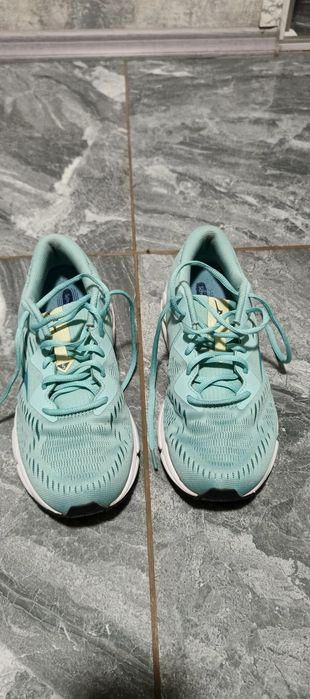 Продам Жіночі кросівки MIZUNO 39 розмір