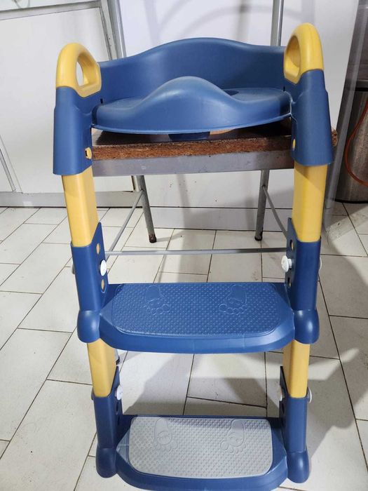 Assento sanitário infantil tipo escada auxiliar