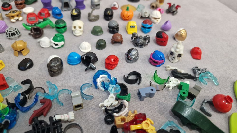 Lego czapki akcesoria ludziki całość