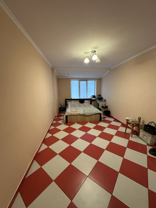 Продам в центрі 2 кімнатну квартиру