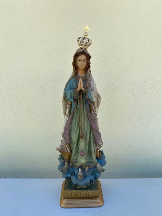 Santuário com Figura de Nossa Senhora de Fátima