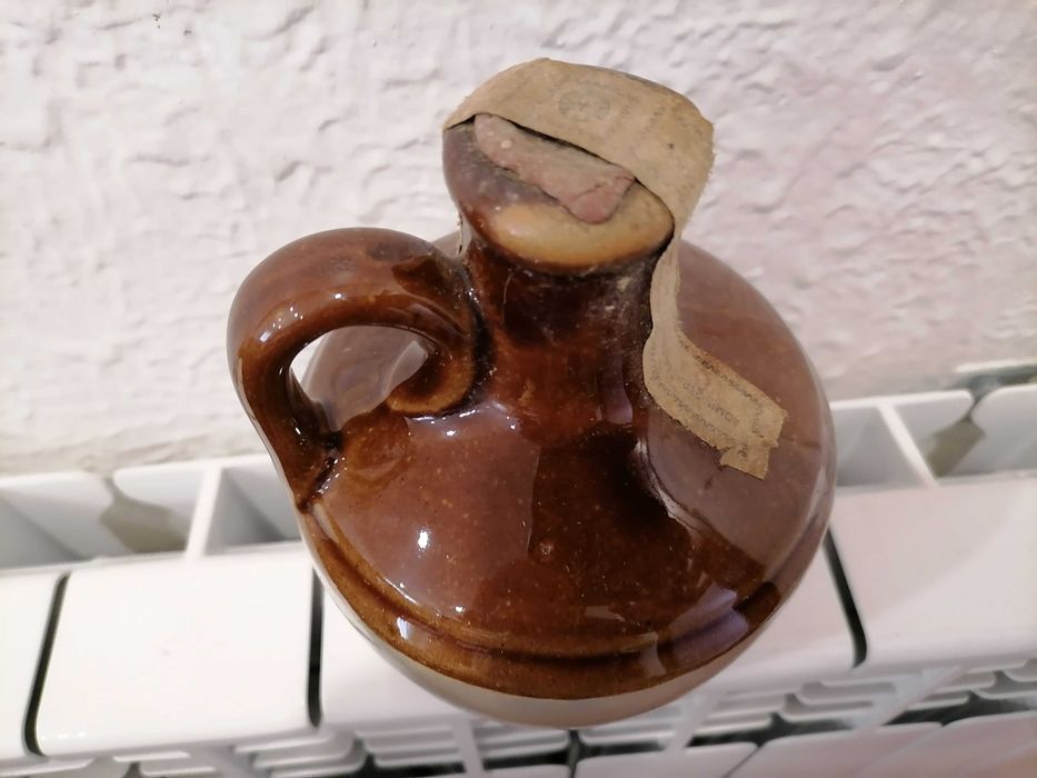 Garrafa Grês whisky "BEN NEVIS" 75cl Lacrada, c/ Selo mas VAZIA