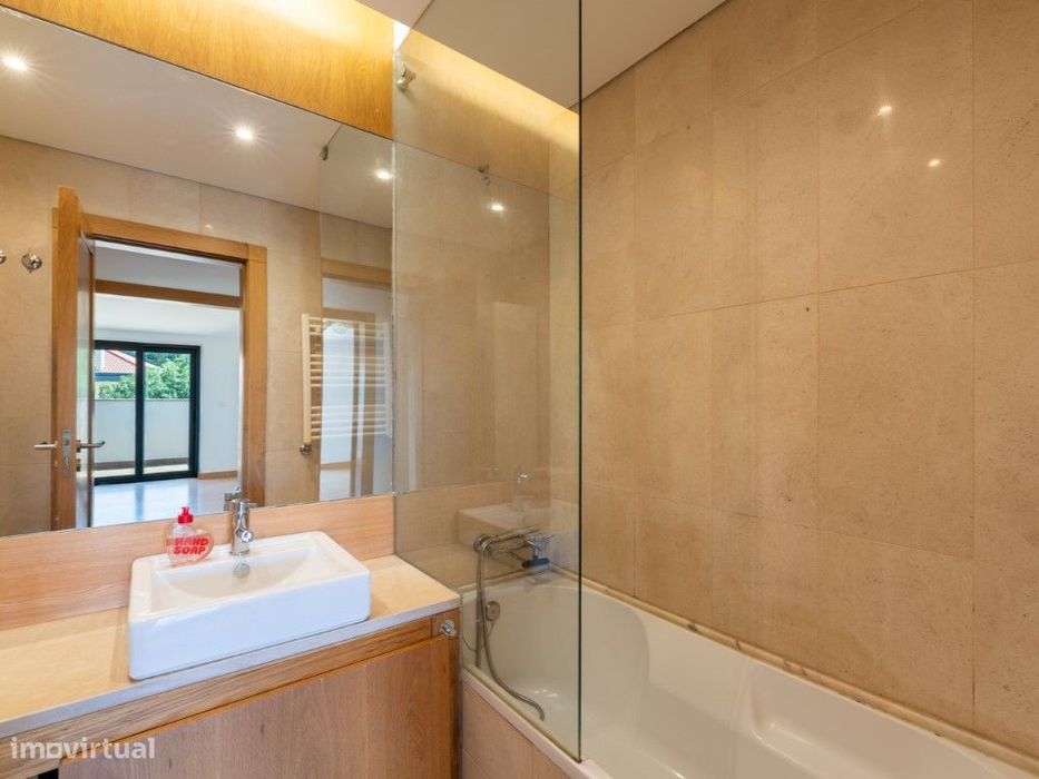 Apartamento T1+2 para arrendamento sem móveis, em condomínio privad...