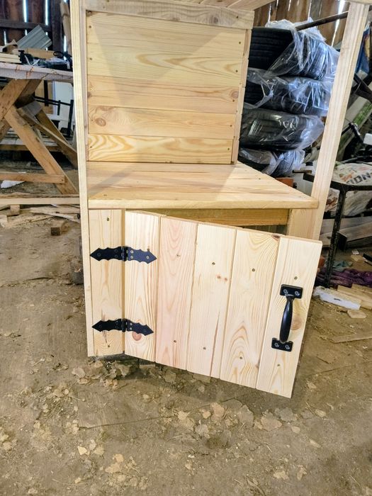 Drewniana wędzarnia