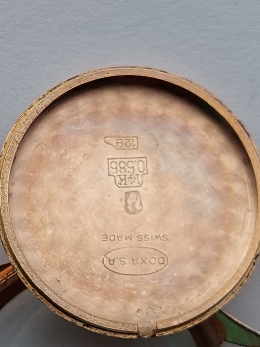 Часы золотые швейцарские наручные женские механические DOXA