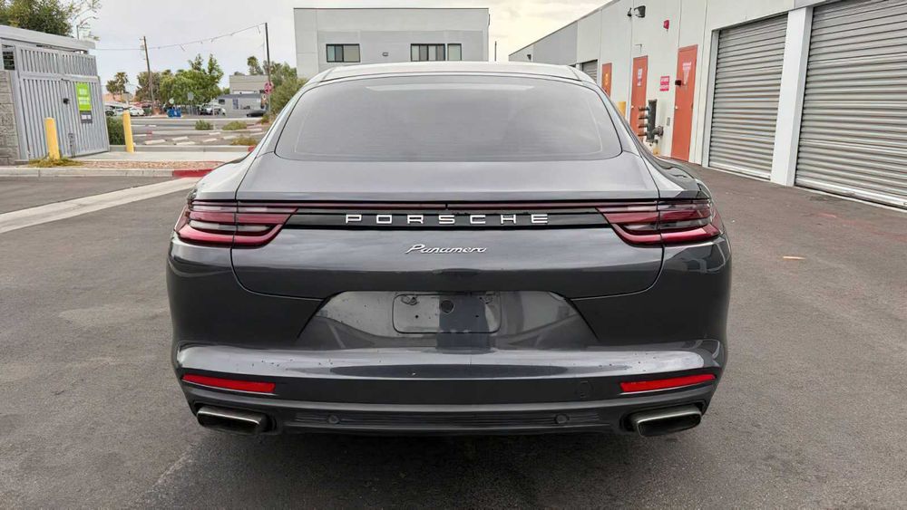 Porsche Panamera      2018