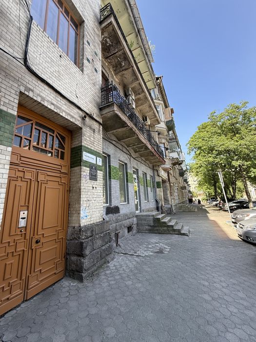 750  дол/ м2. Продам приміщення в Центрі Дніпра , навпроти ЖК Моцарт