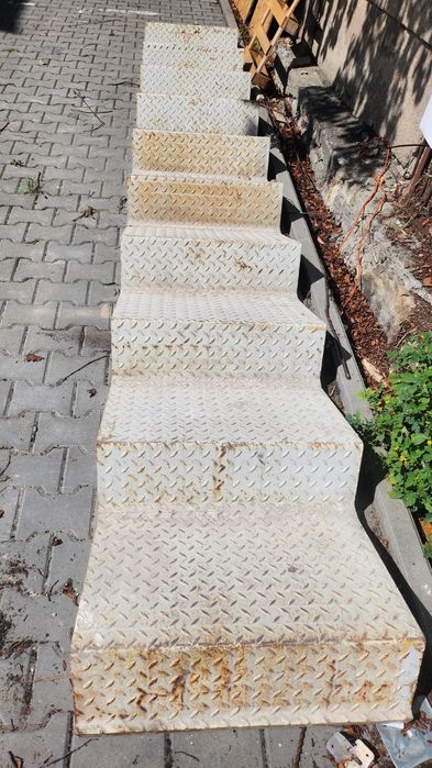 Schody metalowe długość  490 cm