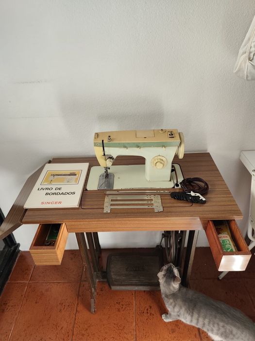 Máquina costura singer