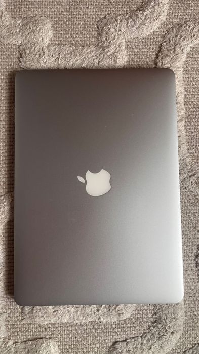 MacBook Air 13 (early 2015)