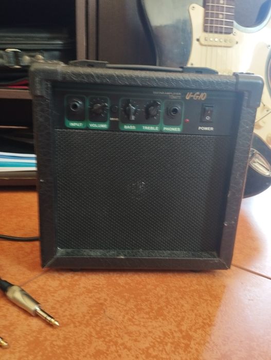 Guitarra Eléctrica c/ Amplificador – Excelente Estado!