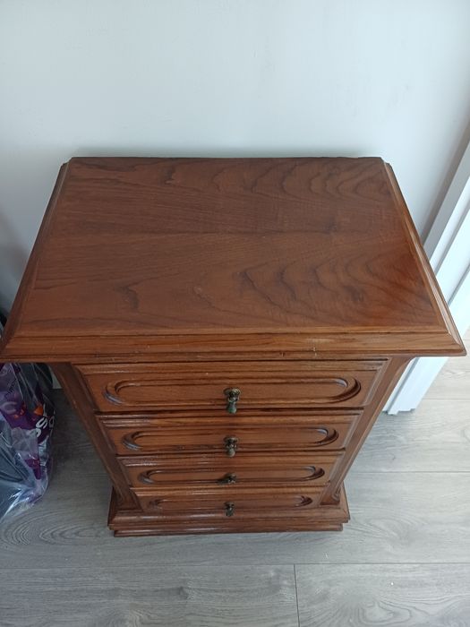 Bedside Table64752124018178124