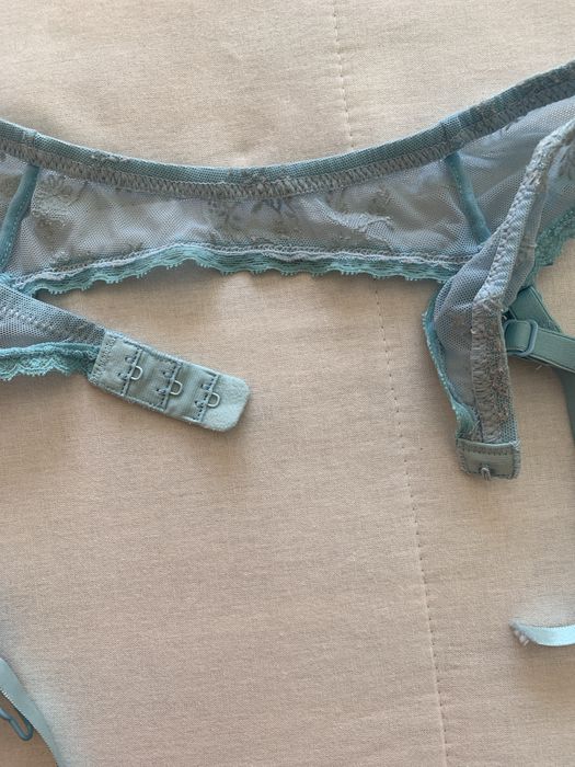 Dois cintos de ligas novos