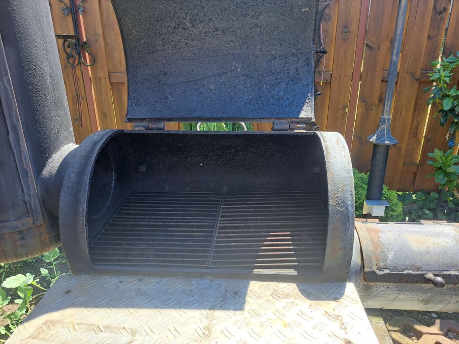 Grill i wędzarnia w jednym
