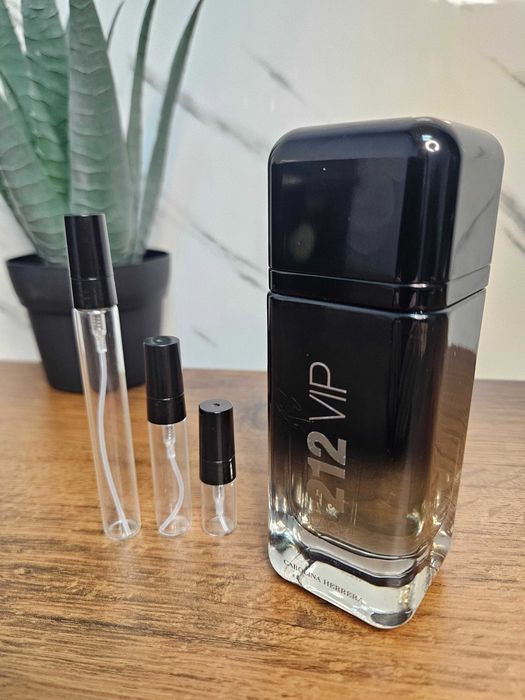 Carolina Herrera 212 VIP Black оригінал розпив