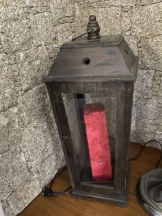 Candeeiro de madeira