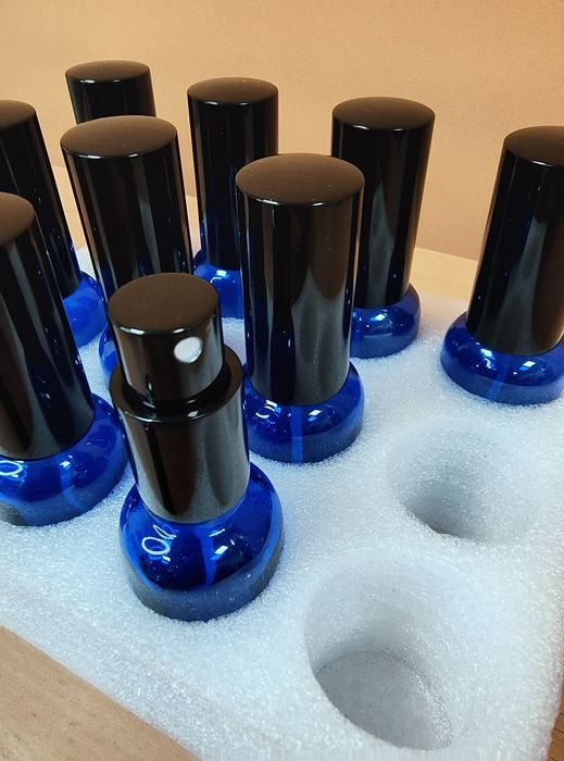 Szklane flakony na perfumy