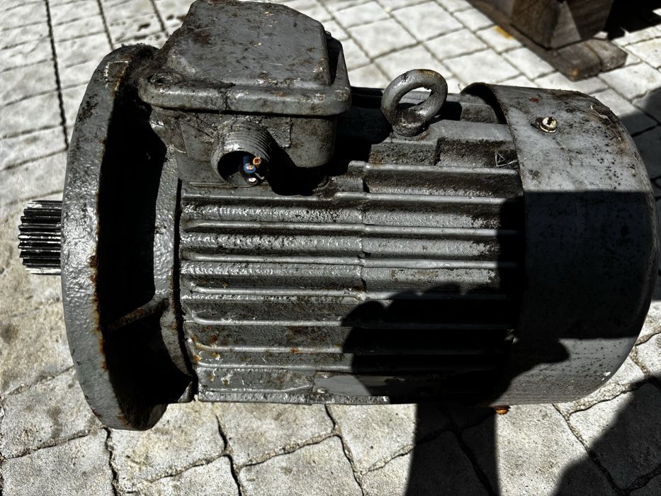 Електродвигун АІР 100