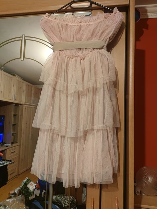 Piękna sukienka tiulowa pudrowa