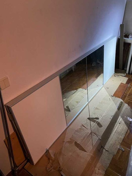 IKEA - Portas espelhadas de correr para armário