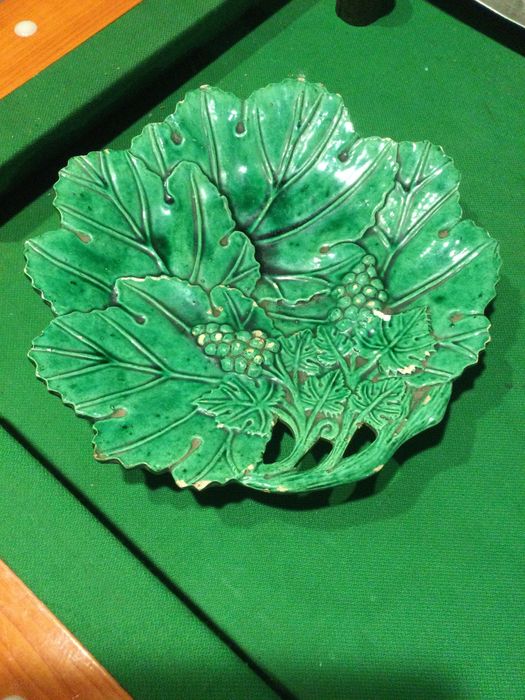 Pratos Caldas da Rainha Manuel Mafra 24 cm séc XIX Marcada