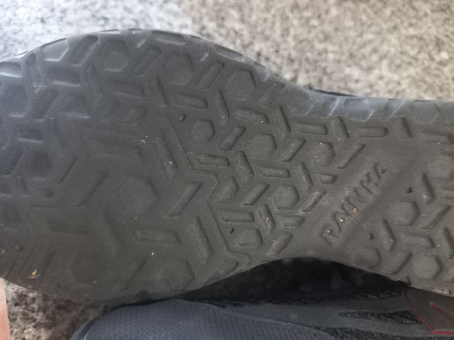 Sapatilhas pretas número 42/43