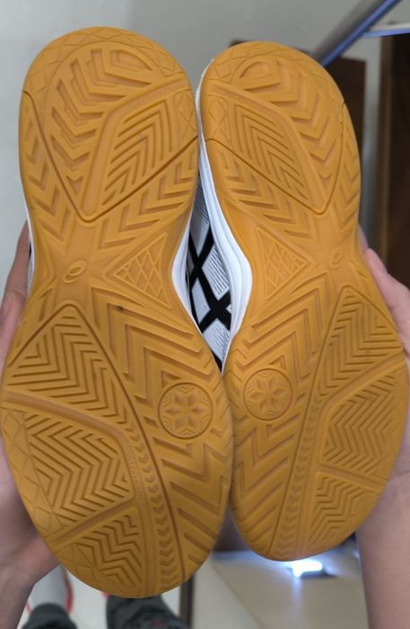 Buty Asics Upcourt 5 do siatkówki,na halę. Rozm. 39 24,5cm