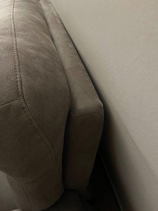 Sofá pele de pêssego bastante confortável