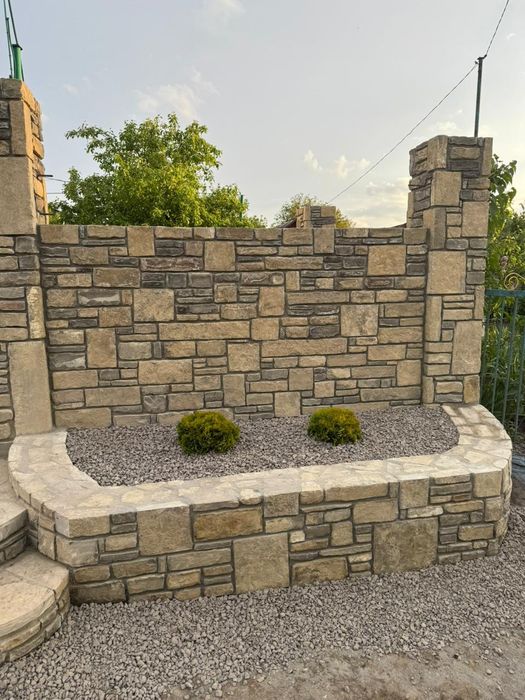 Камінь бутовий, підходить для парканів камінів тощо.