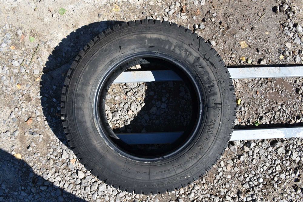 1x Opona opony Michelin XM+S244 205 R16 104T