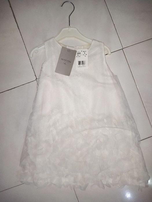 Roupa cerimónia.  Criança