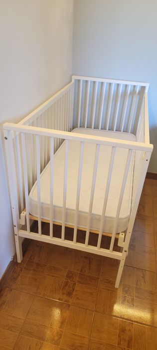 Cama de grades e colchão da Zippy