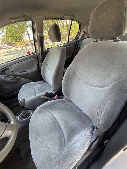 Toyota Yaris — fotografia 8