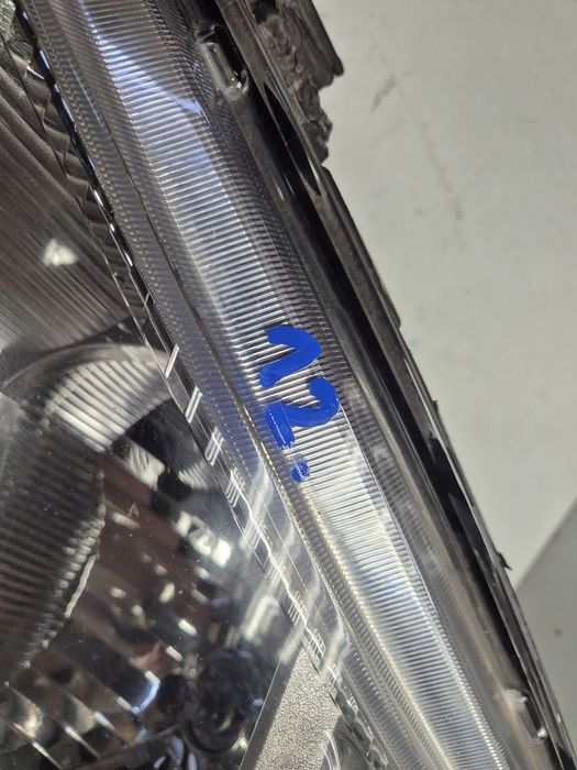 Nissan Tiida C11 2007 Przód Strona Lewa Lampa Przednia