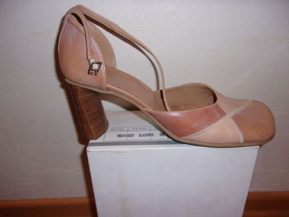 Czółenka damskie Bata