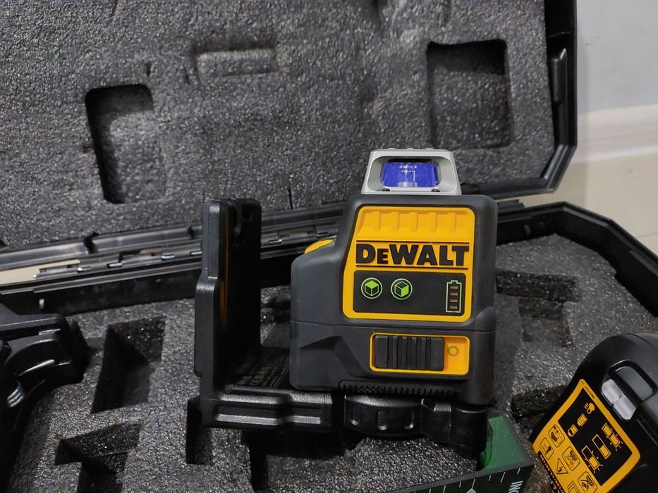 Dewalt Лазерний уровень в кейсе с аккумулятором 2 Ач DeWALT DCE0811D1G