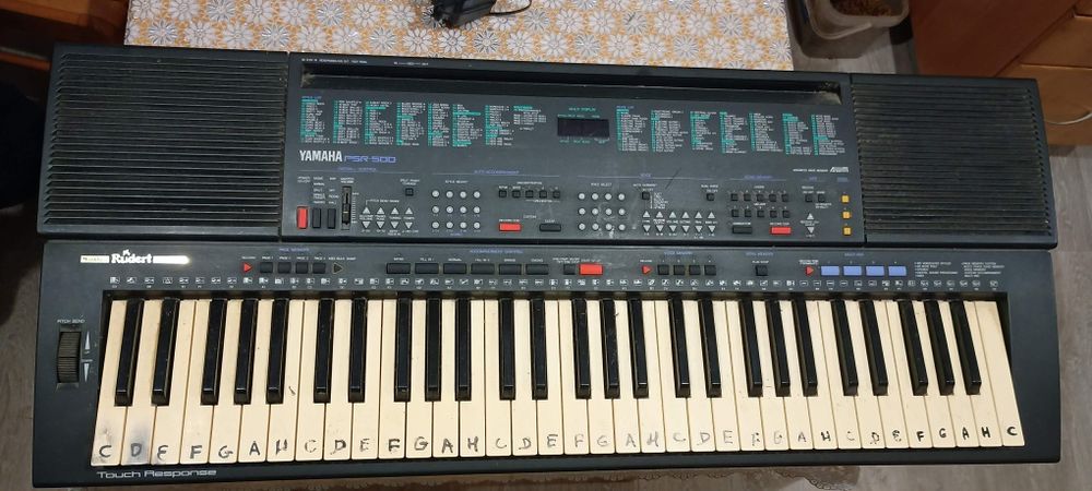 Yamaha PSR-500 uszkodzony, nie uruchamia się, na części w całości