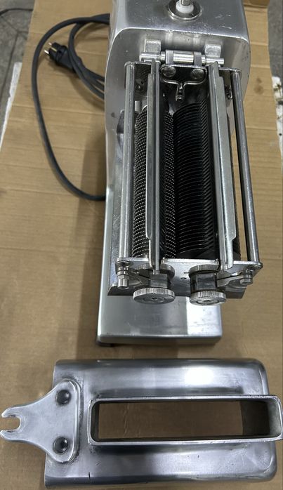 Стейкер , машина  для нарізання на полоски, ломтиками.