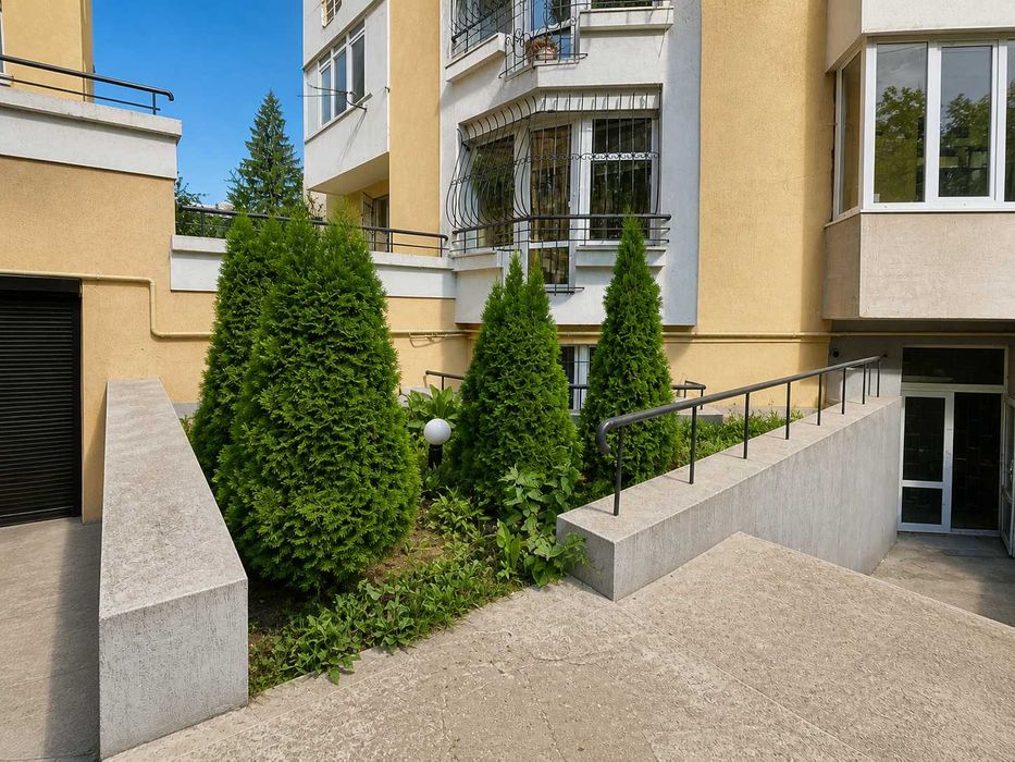 Оренда фасадного приміщення 245 м², 1-й поверх, Плугова 6А (від власника)
