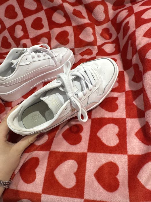 Sneakersy Puma biale.